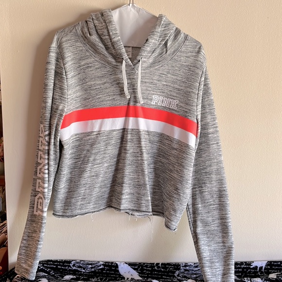 Cropped pullover hoodie - Picture 1 of 3